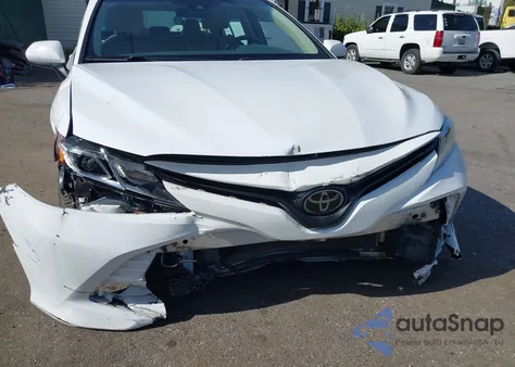 2018 Toyota Camry Le z USA, uszkodzony, nr VIN 4T1B11HK4JU061956